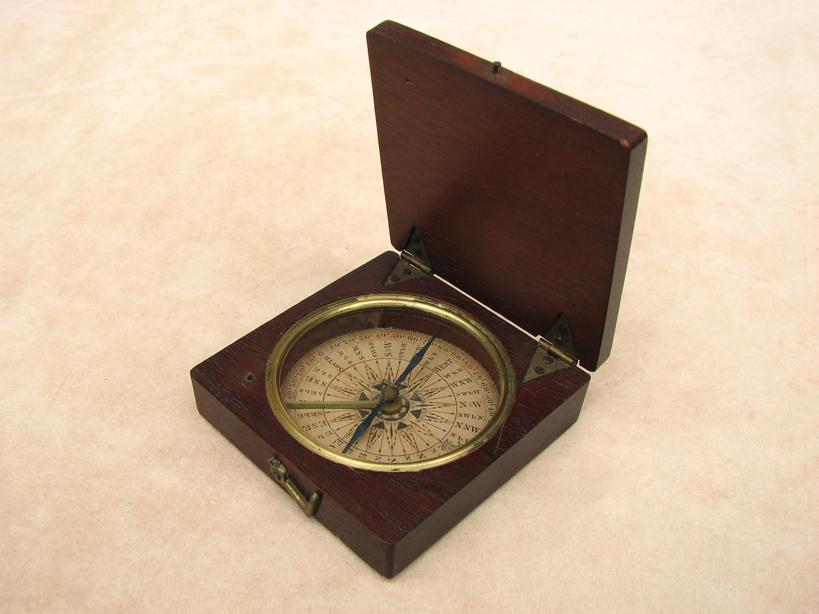 Georgian period travellers mahogany cased pocket compass